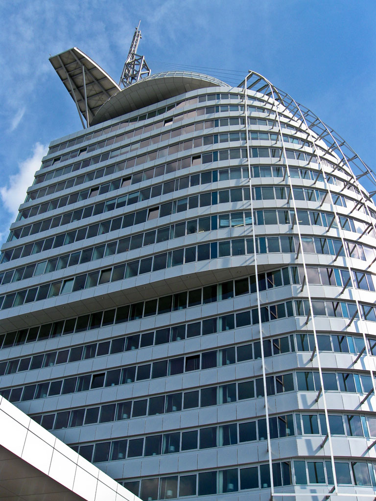 Wie ein aufgeblähtes Segel reiht sich das "Atlantic Hotel Sail City" erstmalig in diese wundervolle Veranstaltung "Lütte Sail" ein! 